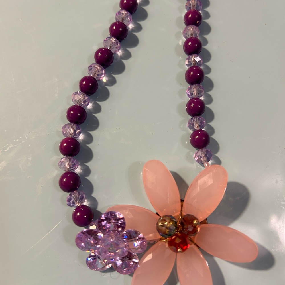 NWOT NECKLACE